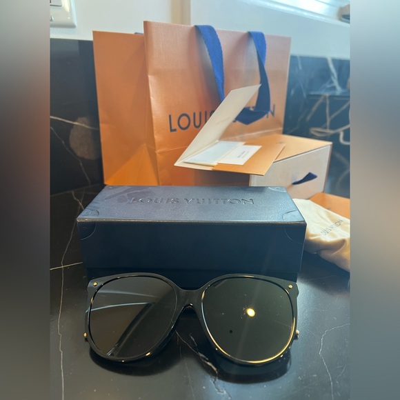 Louis Vuitton Black Sunglasses main image 5